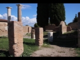 08536 ostia - regio v - insula vii - domus dei capitelli di stucco (v,vii,4-5) - peristylium - bli ri sueden - 09-2022.jpg